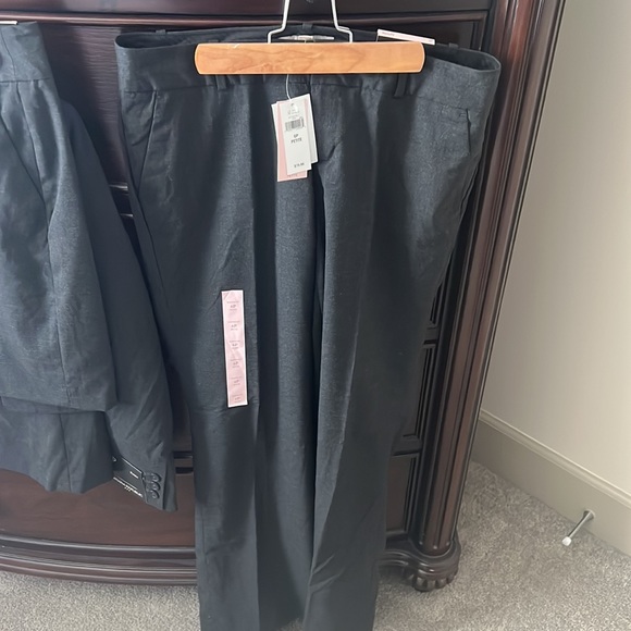 NWT 3 Piece Banana Republic Suit - size 6P - Picture 7 of 9